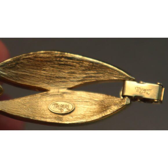 Vintage Trifari Enamel Link Bracelet Creamy White - Picture 2 of 5